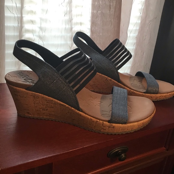 Skechers Shoes - Skechers 2 1/2 inches wedge sandals.